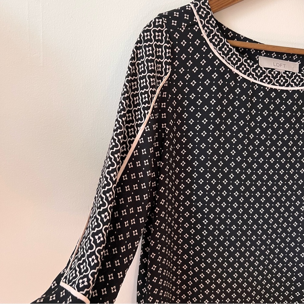 LOFT Black Cream Geo Print Long Sleeve Blouse XS - Picture 4 of 10